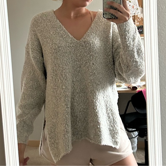 Urban Outfitters Rosie Cozy V-Neck Sweater - Picture 2 of 4